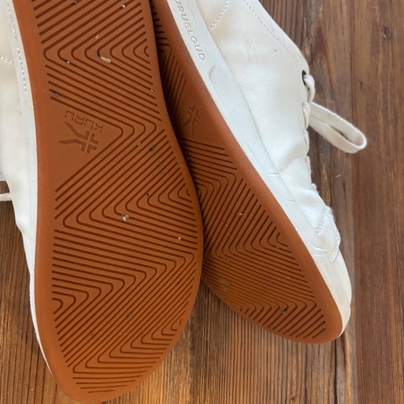 KURU casual white sneakers size 8 - Picture 2 of 2